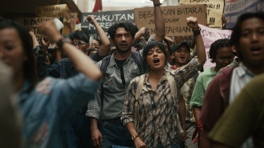 Film Laut Bercerita Film Laut Bercerita